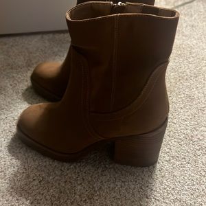 Universal thread brown booties. Size 6. Worn once